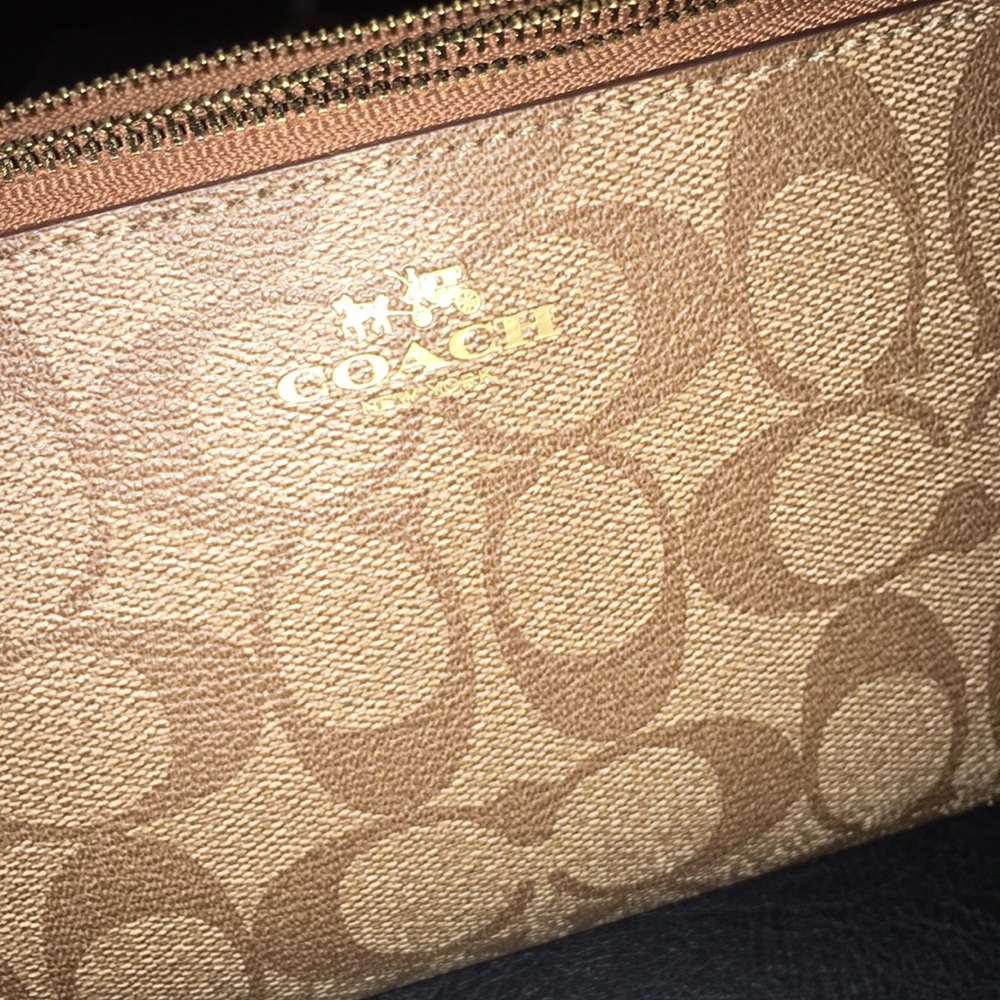 Coach wristlet - Picture 5 of 5